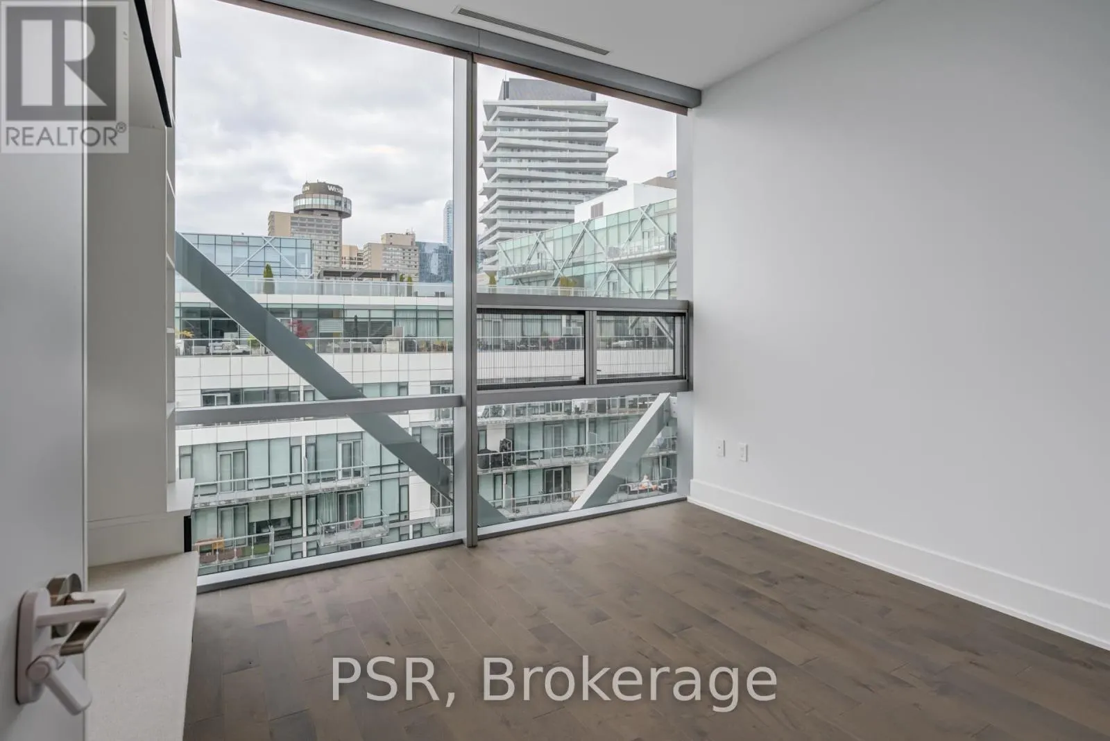 1211 - 39 QUEENS QUAY E
