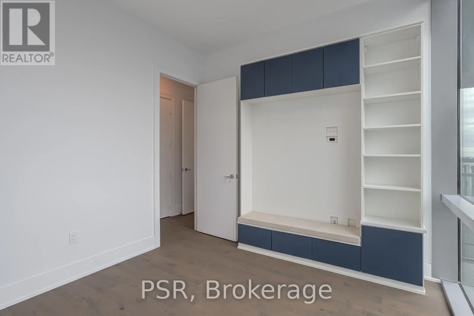 1211 - 39 QUEENS QUAY E