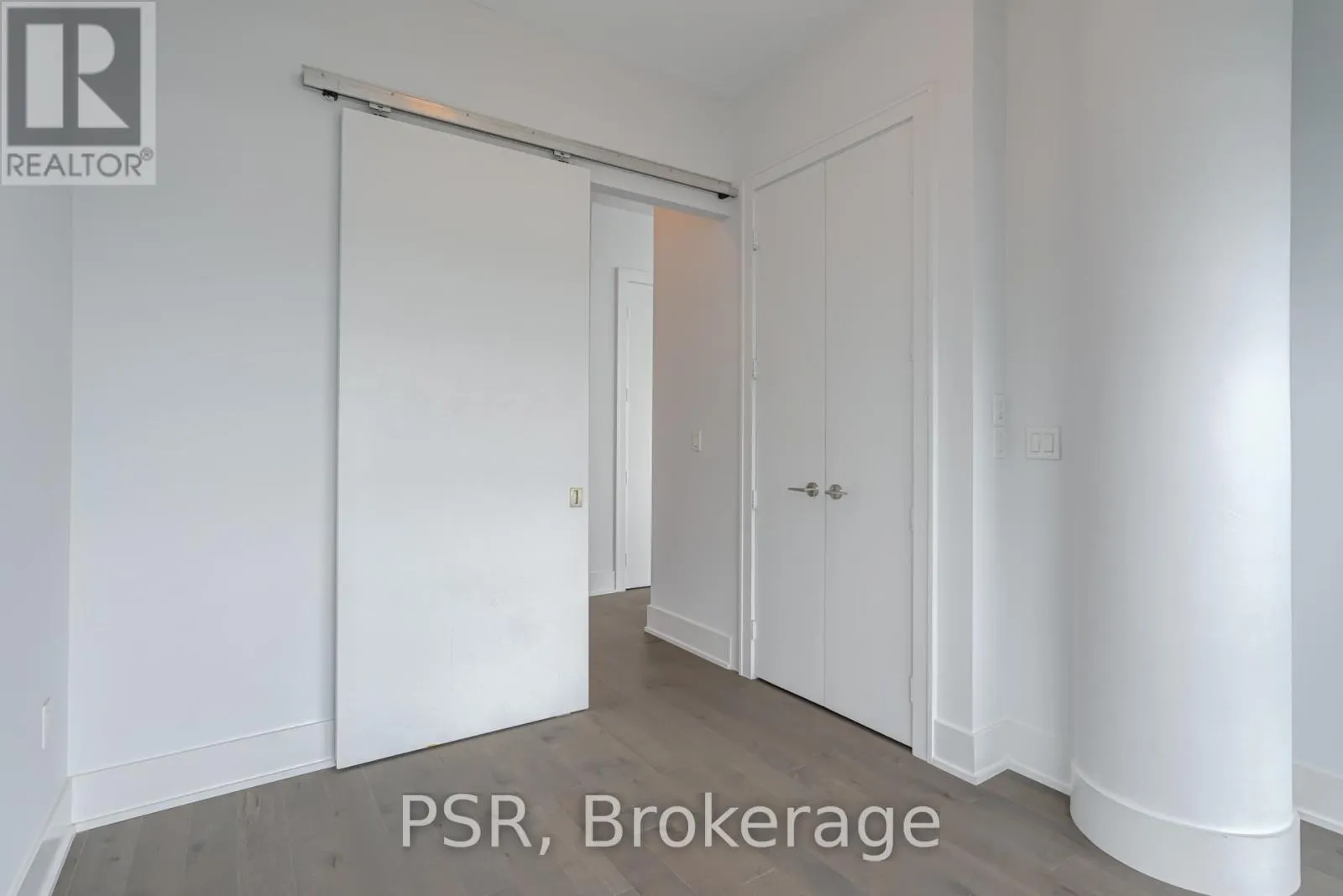 1211 - 39 QUEENS QUAY E
