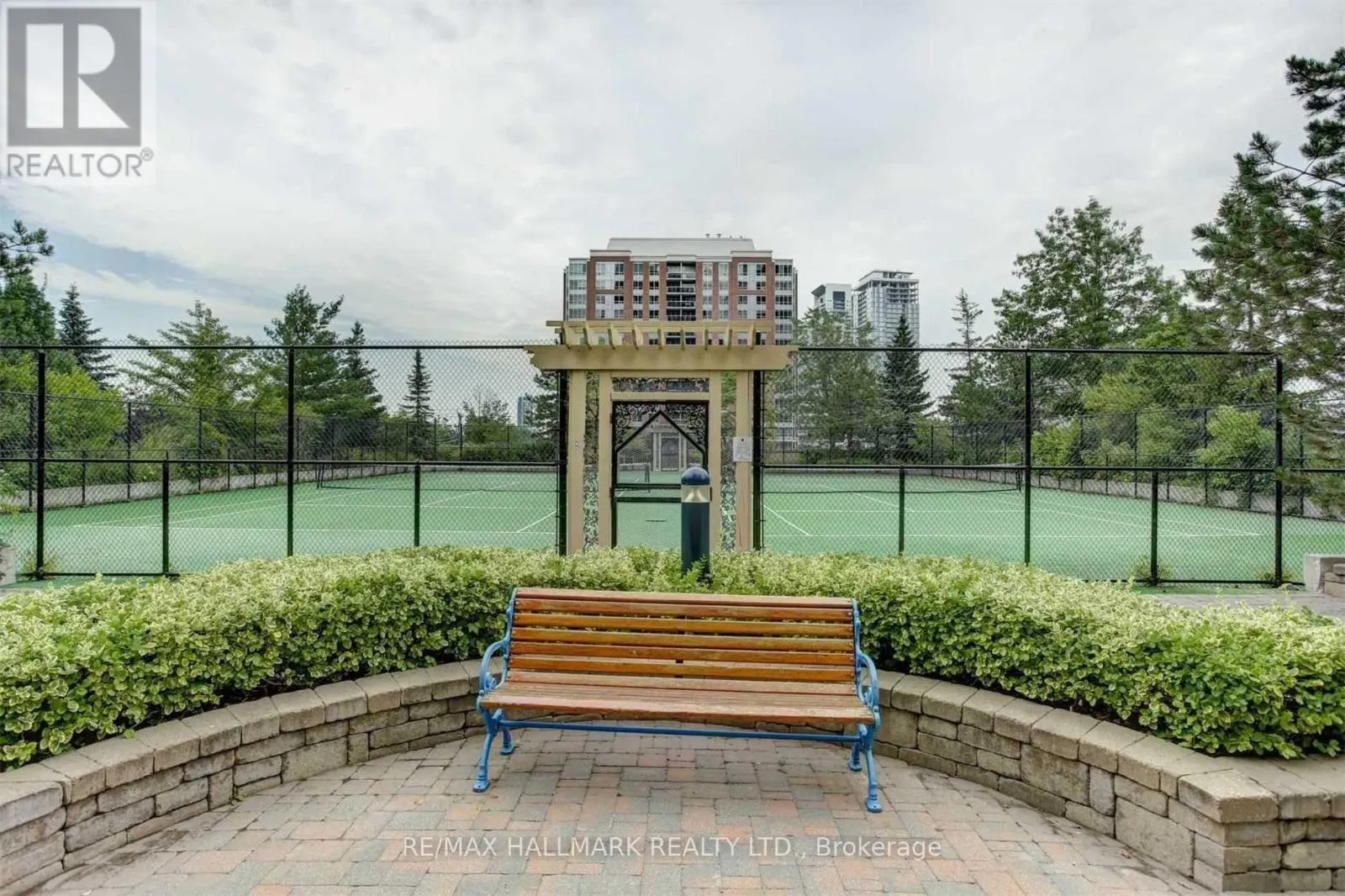 225 - 15 NORTHTOWN WAY