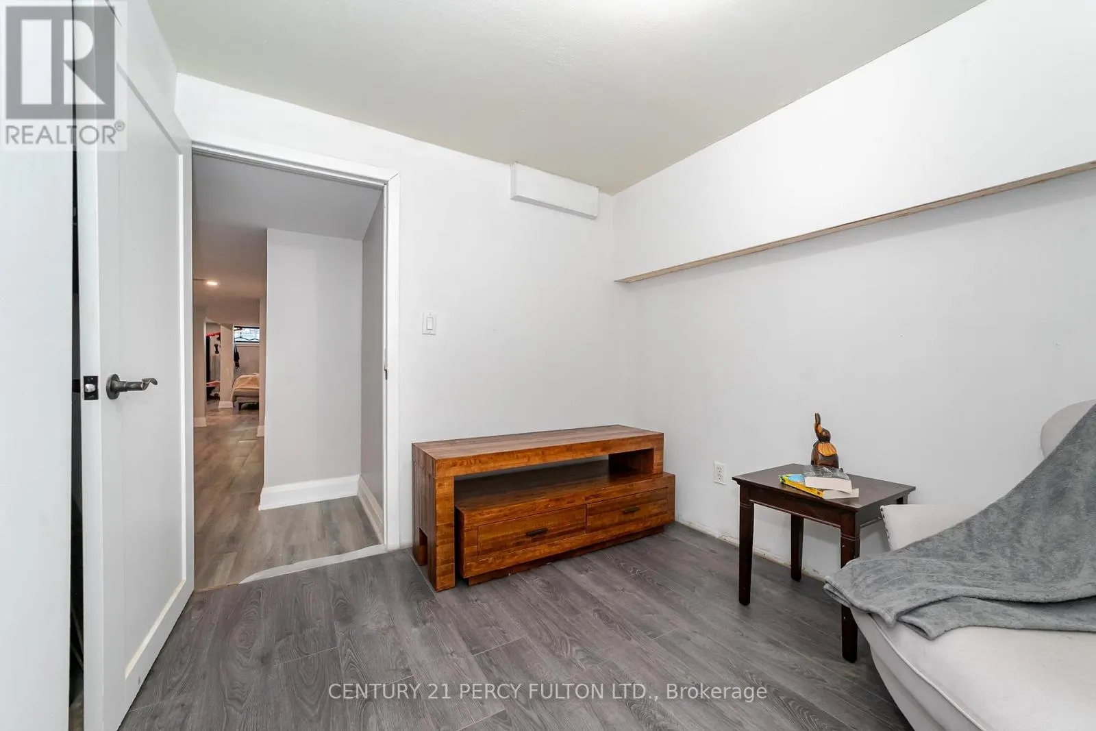 83 CAIRNSIDE CRESCENT