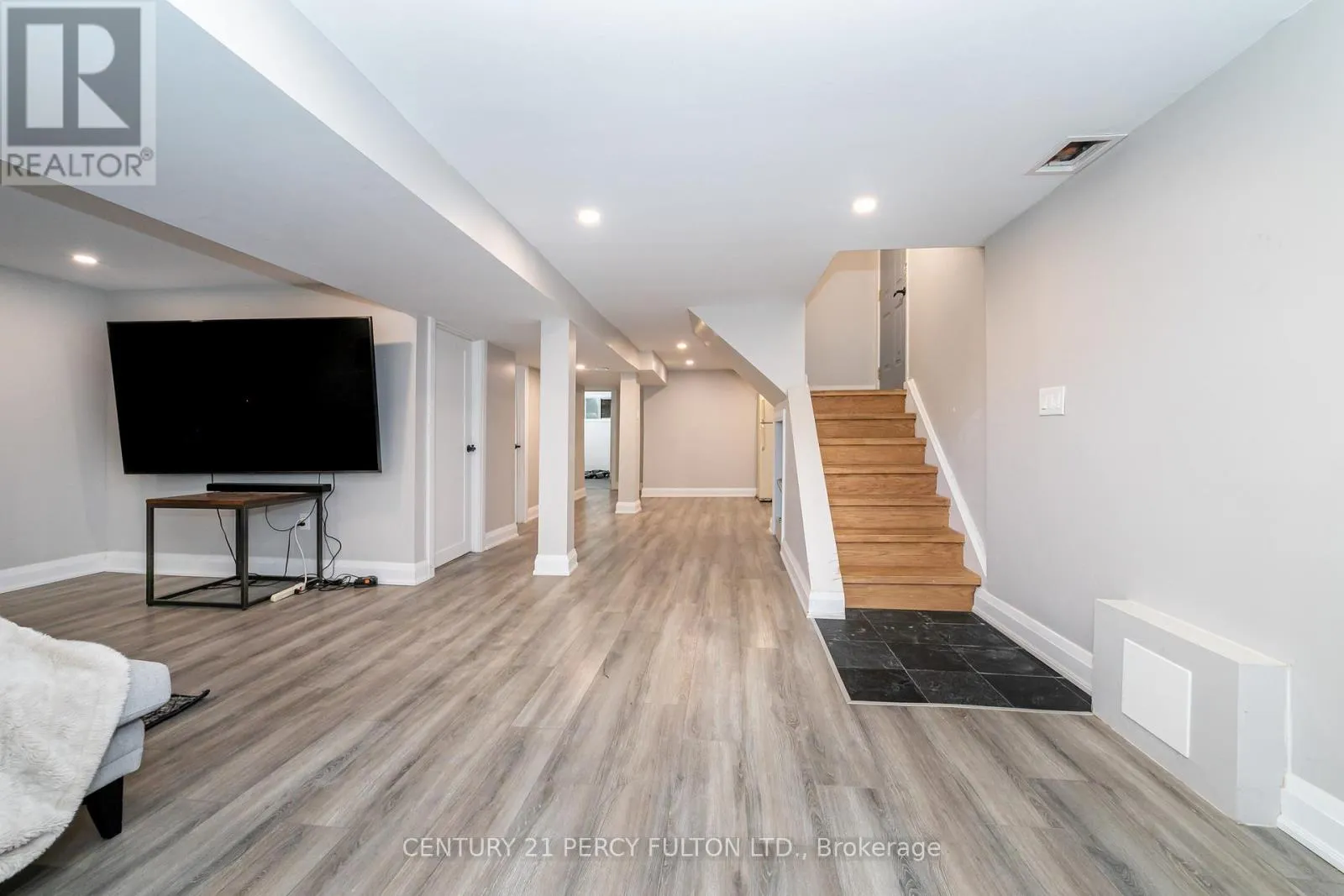83 CAIRNSIDE CRESCENT