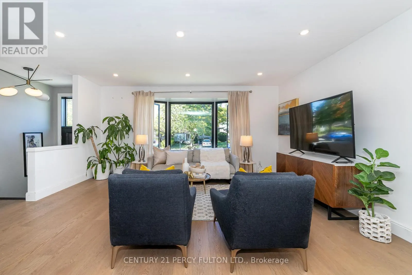 83 CAIRNSIDE CRESCENT