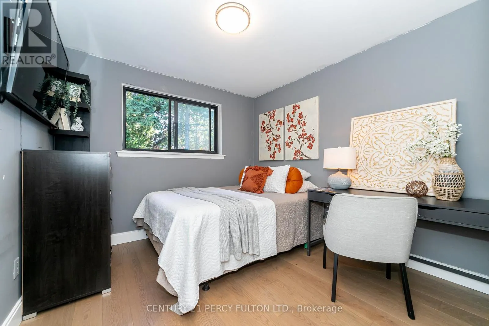 83 CAIRNSIDE CRESCENT