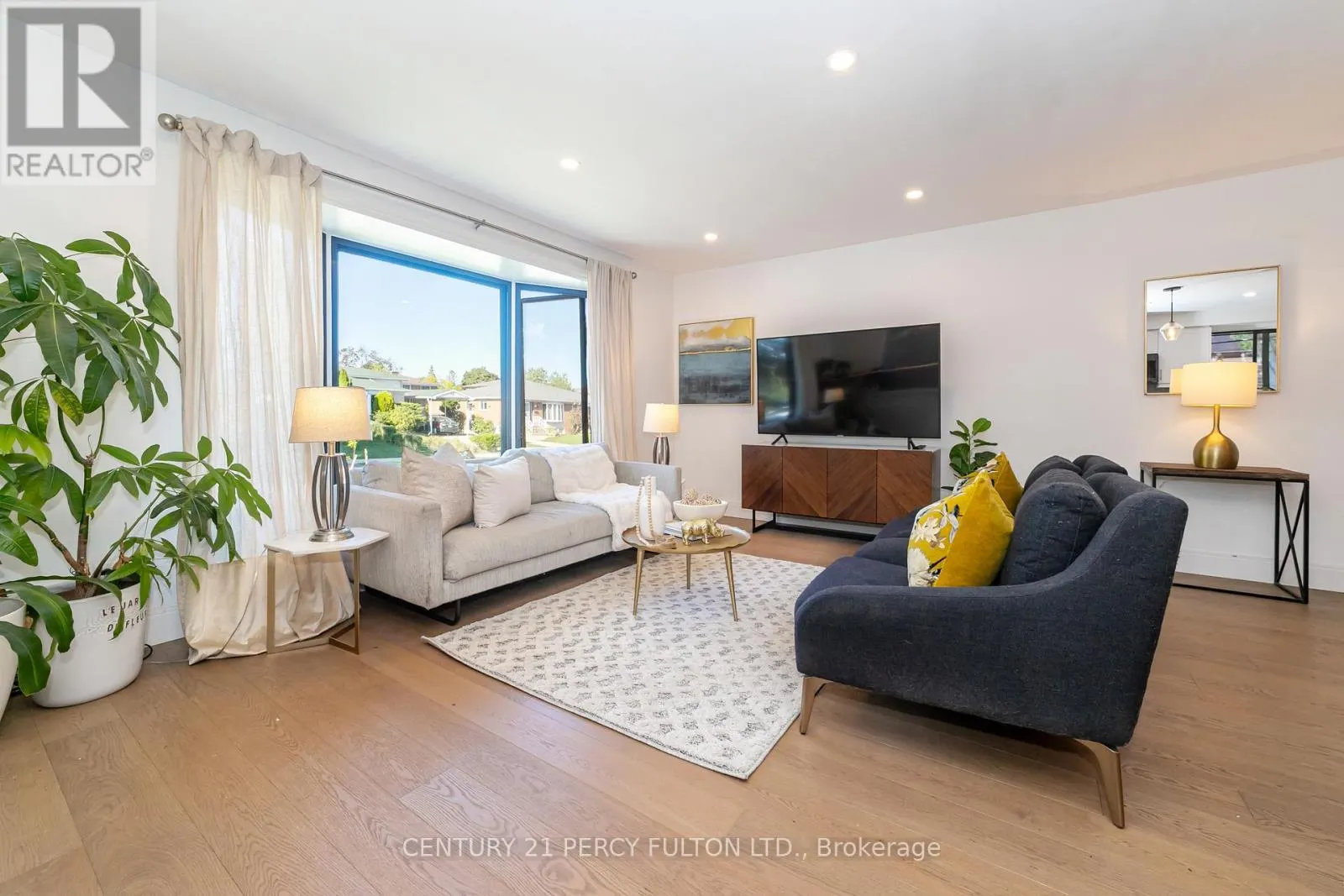 83 CAIRNSIDE CRESCENT
