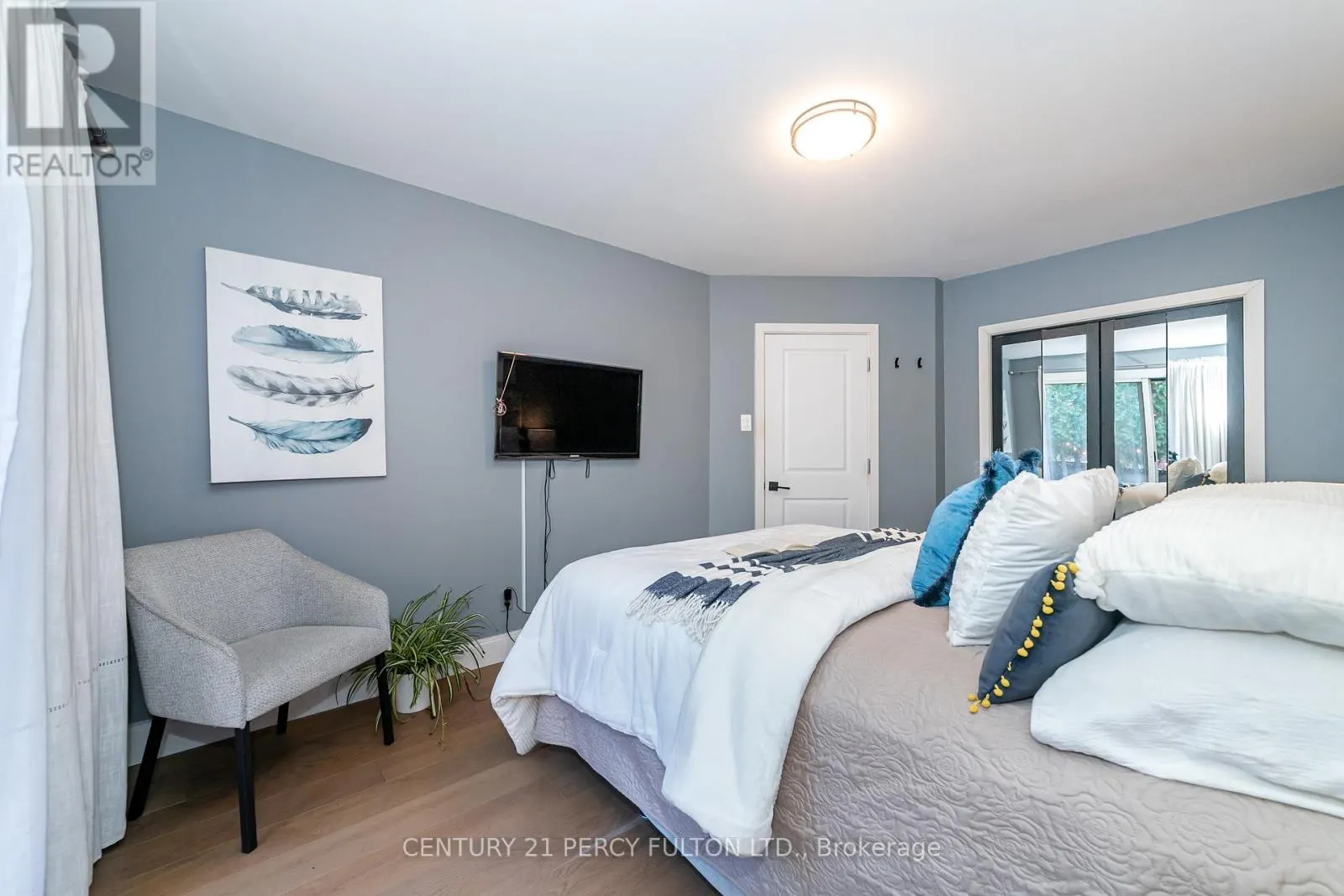 83 CAIRNSIDE CRESCENT