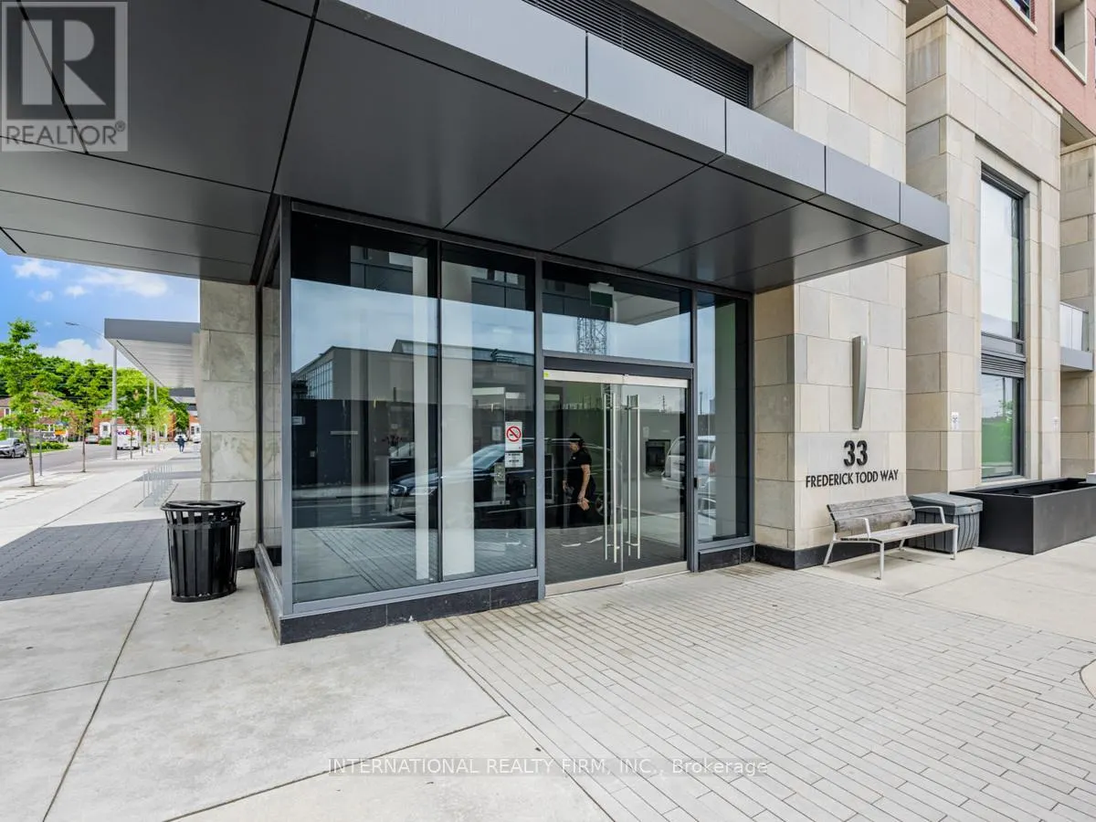 207 - 33 FREDERICK TODD WAY W