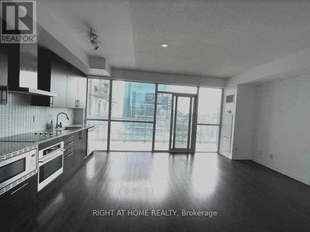 1912 - 352 FRONT STREET W