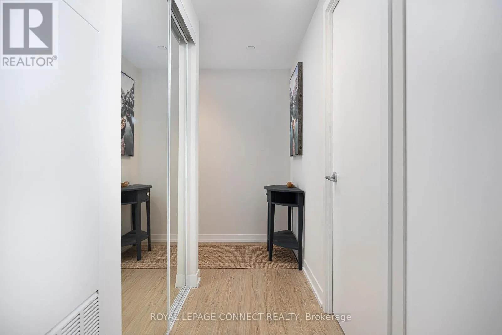 2806 - 85 WOOD STREET