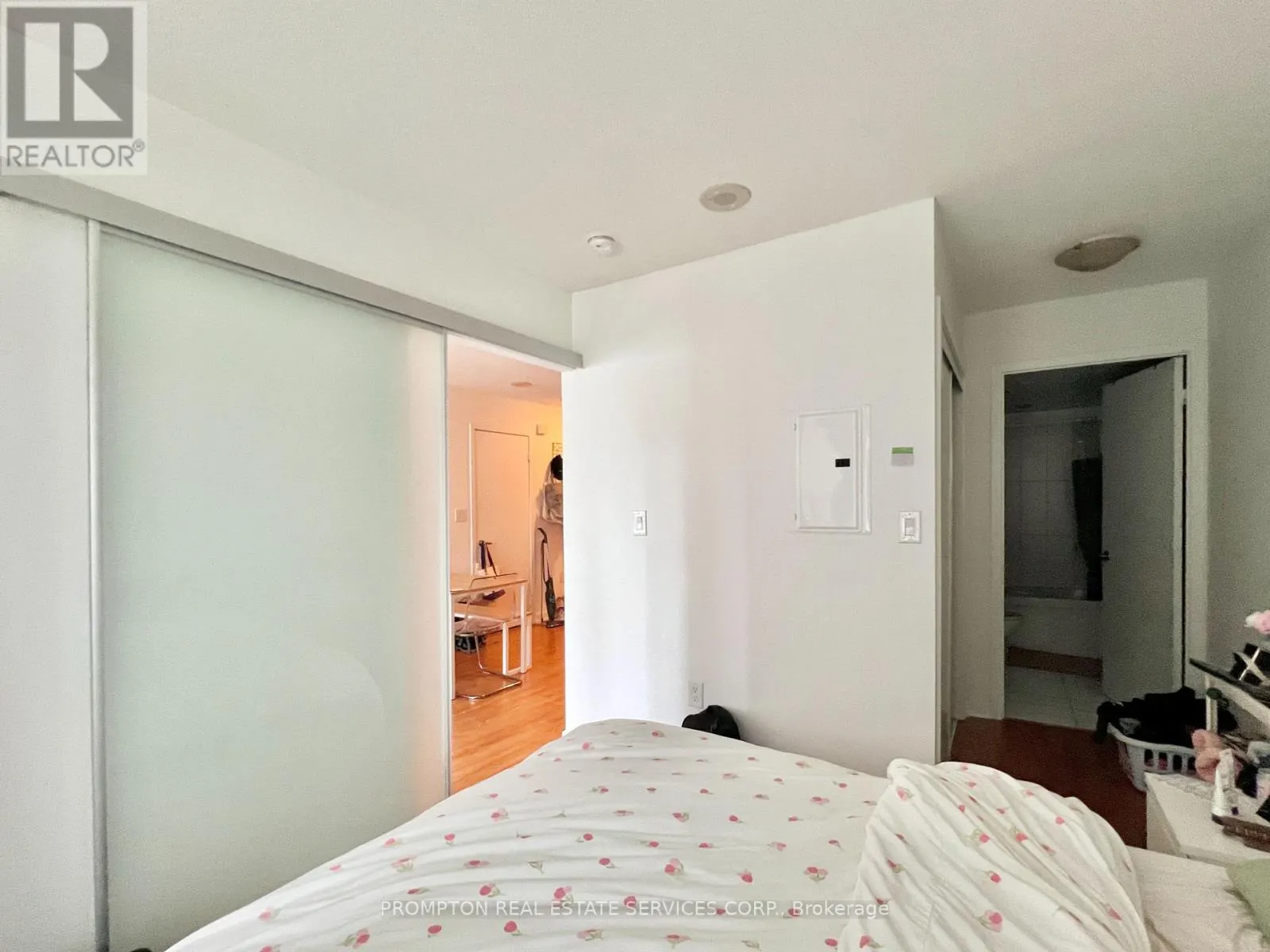 608 - 8 TELEGRAM MEWS
