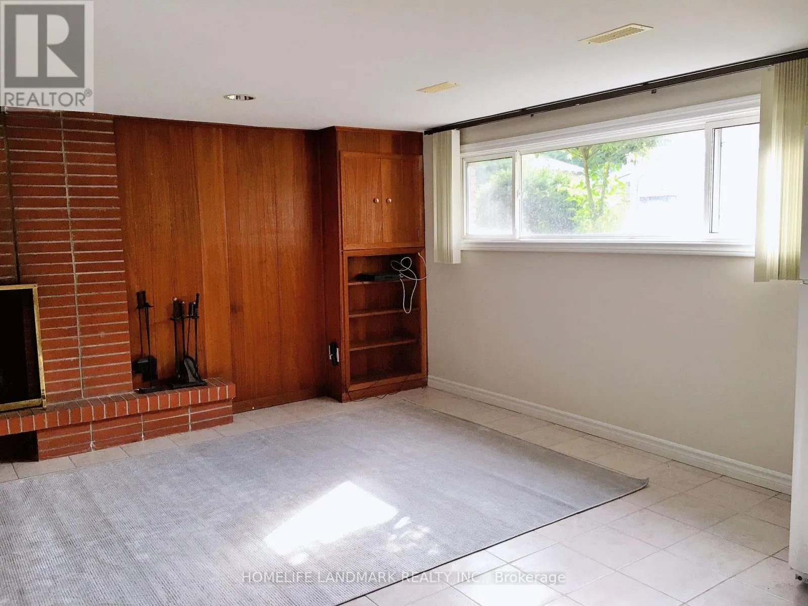 19 DEERING CRESCENT