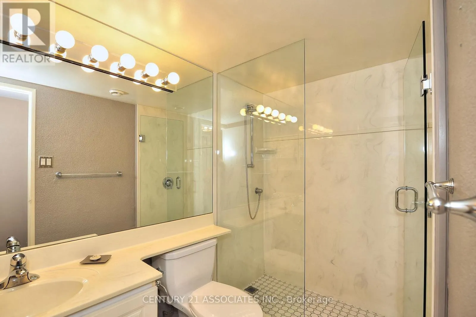 312 - 10 SUNRISE AVENUE