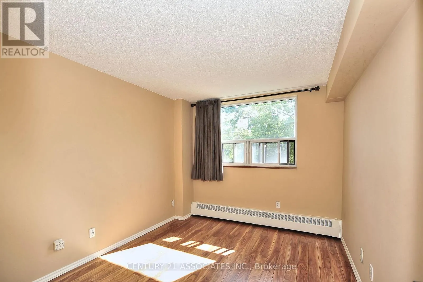 312 - 10 SUNRISE AVENUE
