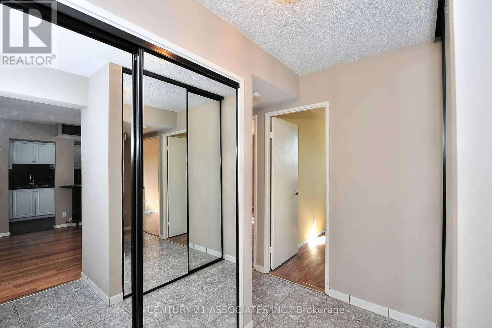 312 - 10 SUNRISE AVENUE