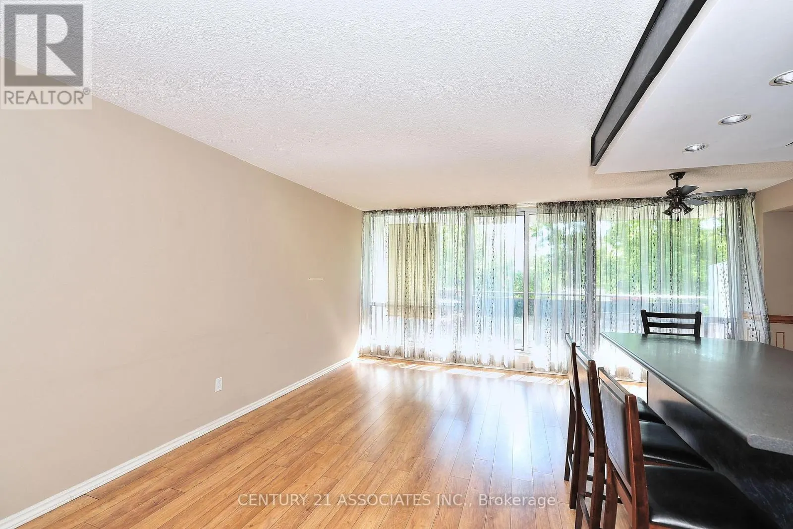 312 - 10 SUNRISE AVENUE