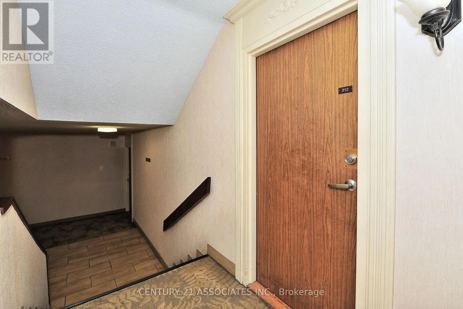 312 - 10 SUNRISE AVENUE