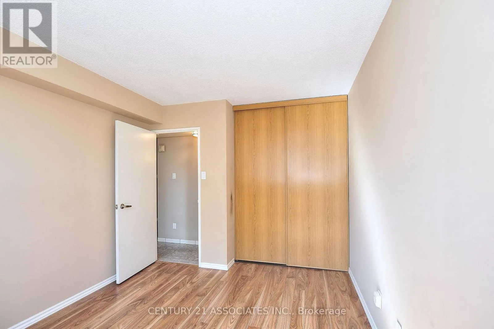 312 - 10 SUNRISE AVENUE
