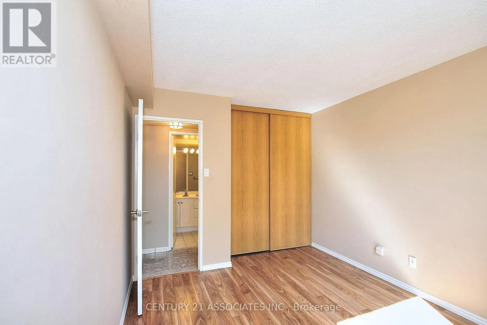 312 - 10 SUNRISE AVENUE