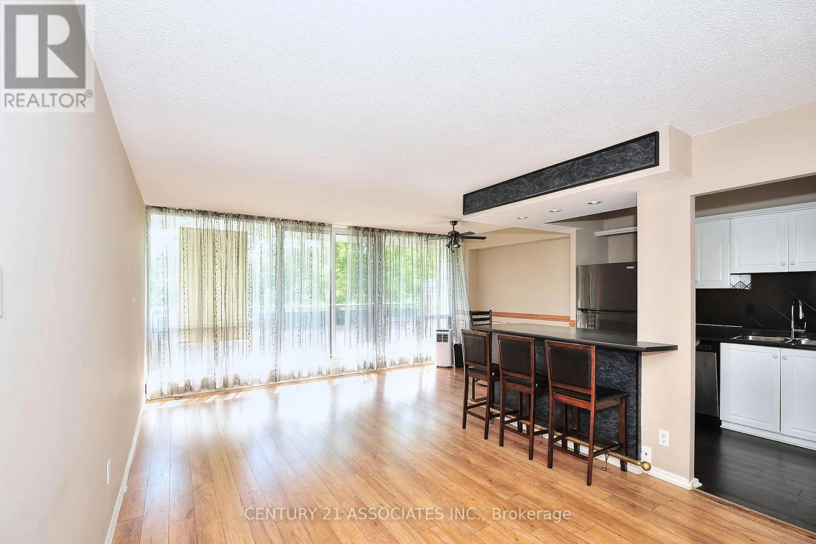 312 - 10 SUNRISE AVENUE