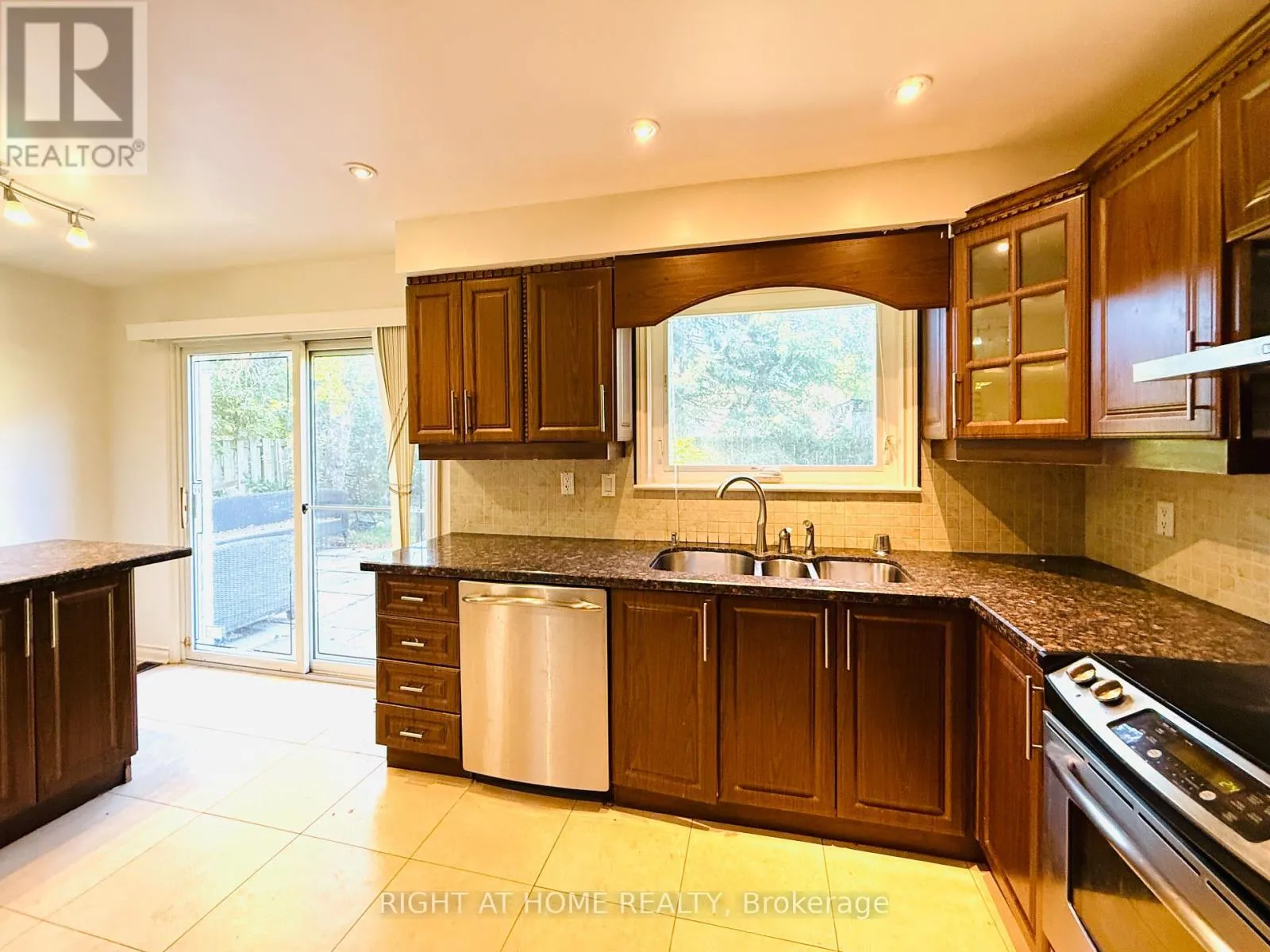 40 ROCKLAND DRIVE