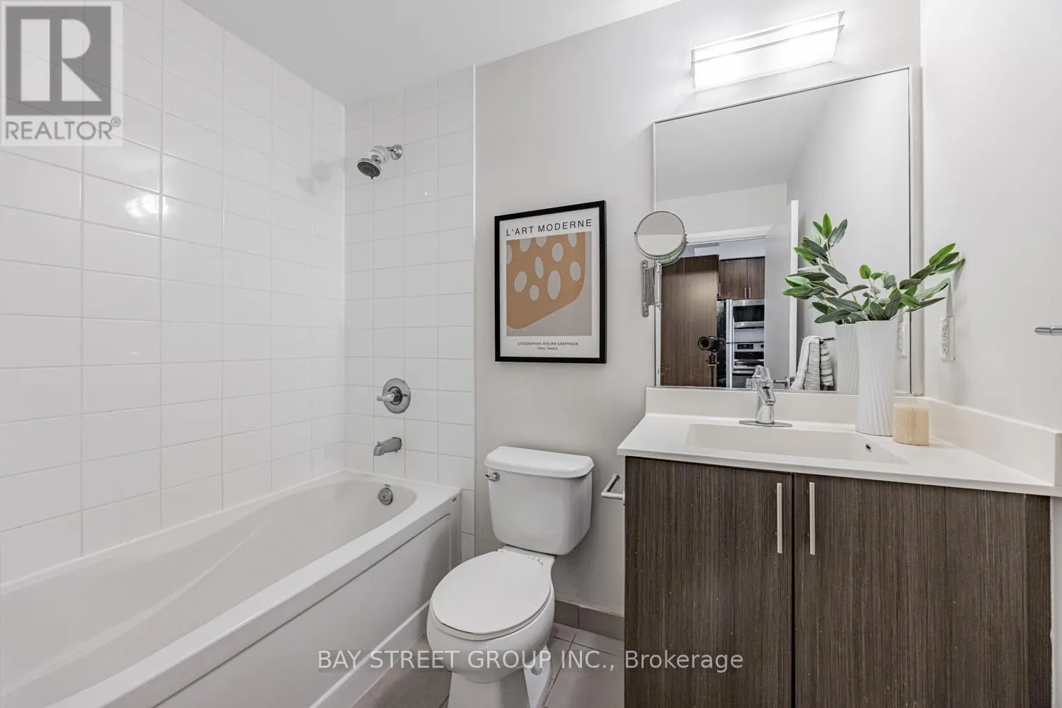 413 - 17 KENASTON GARDENS