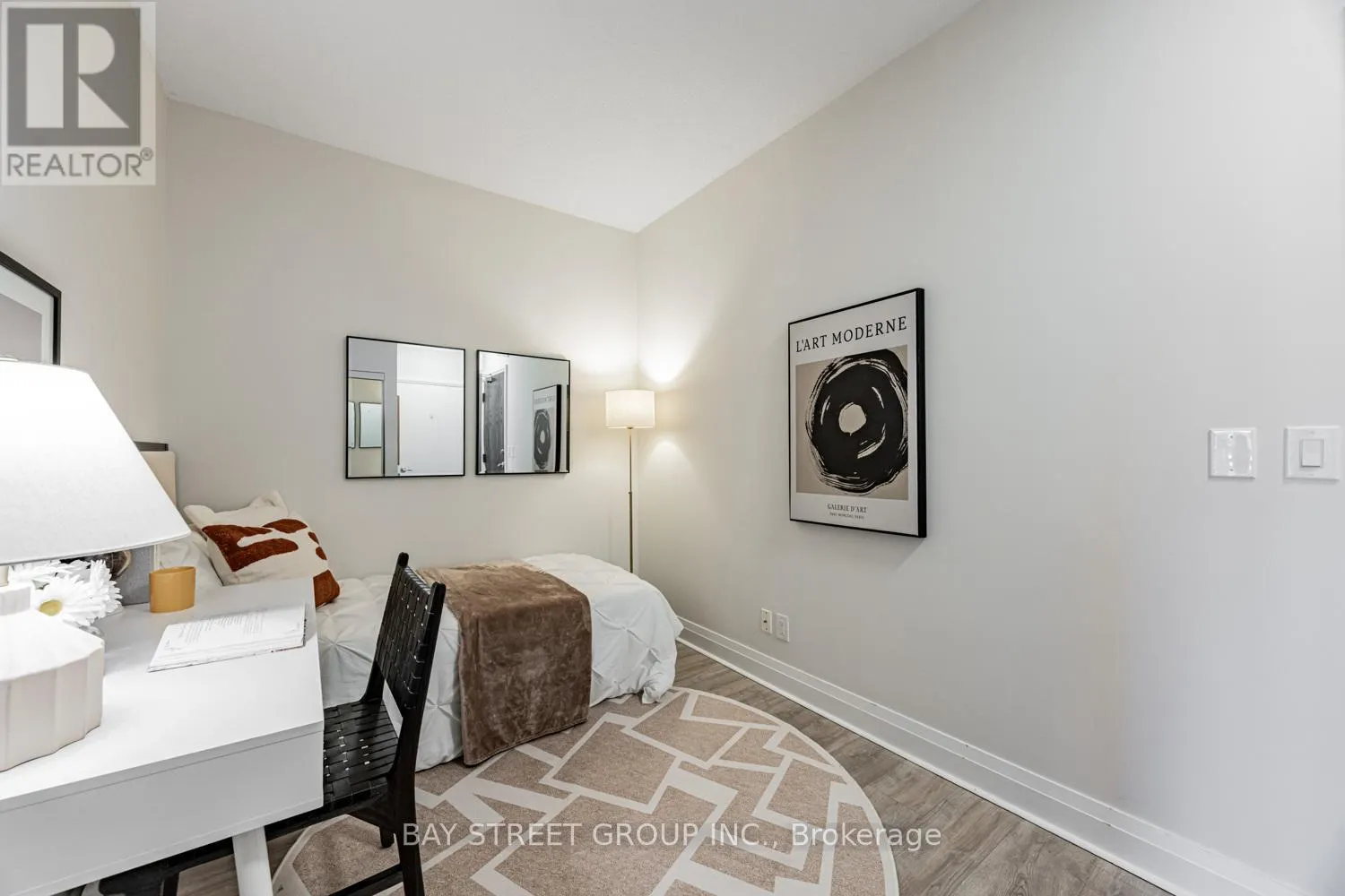 413 - 17 KENASTON GARDENS