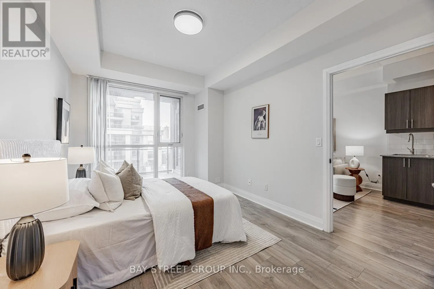 413 - 17 KENASTON GARDENS