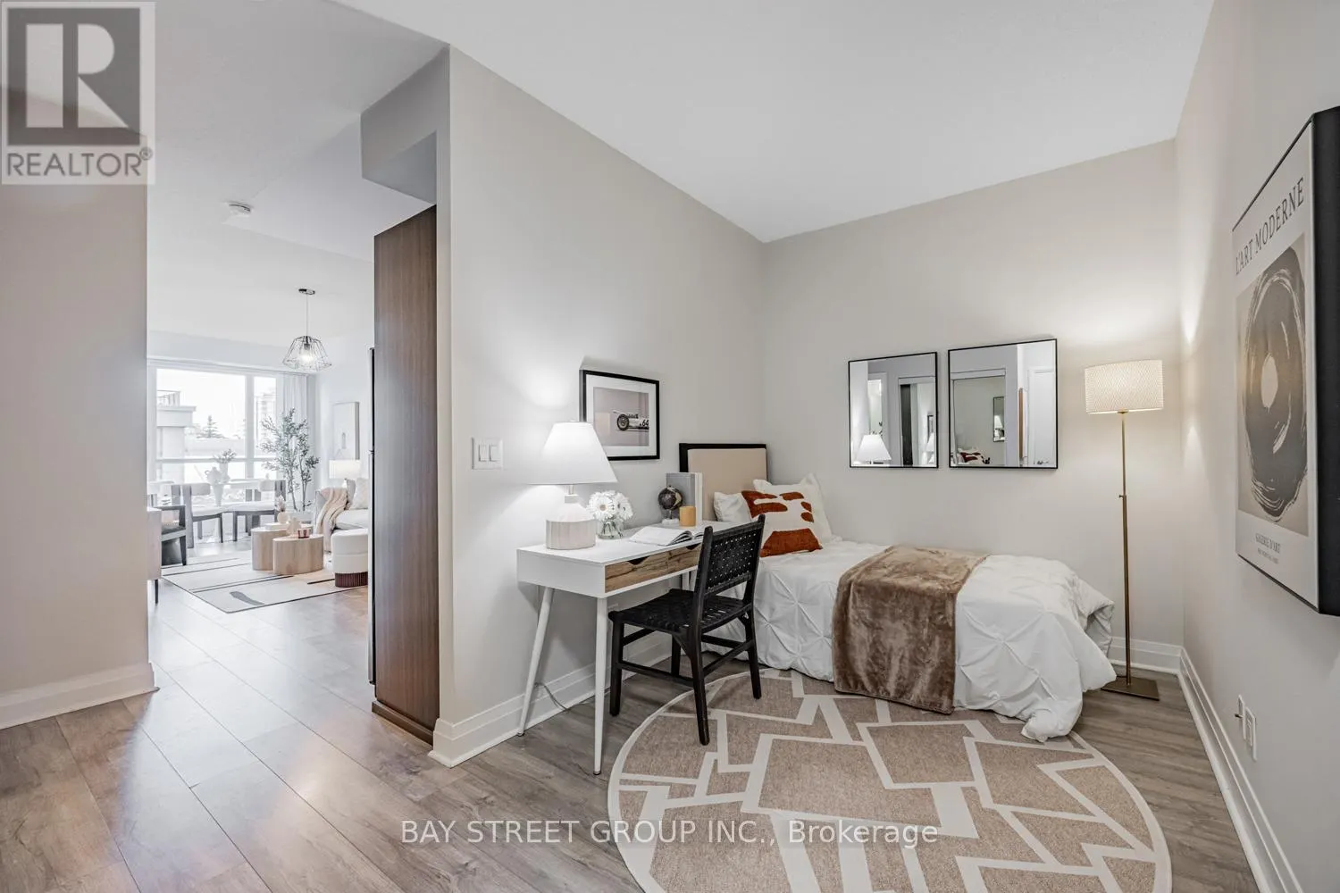 413 - 17 KENASTON GARDENS