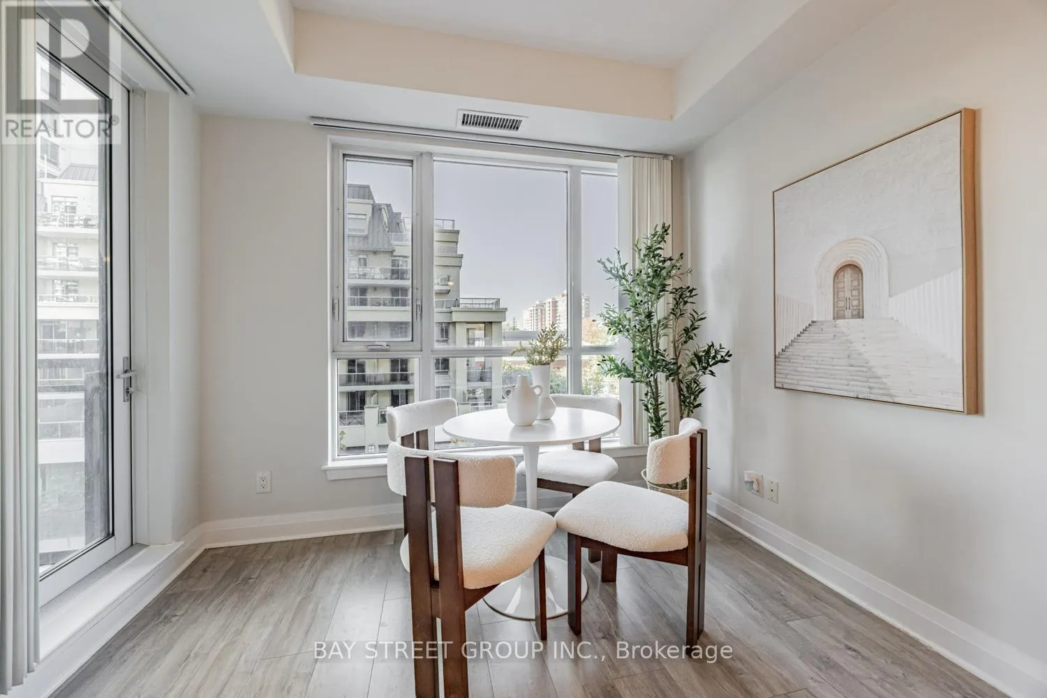 413 - 17 KENASTON GARDENS