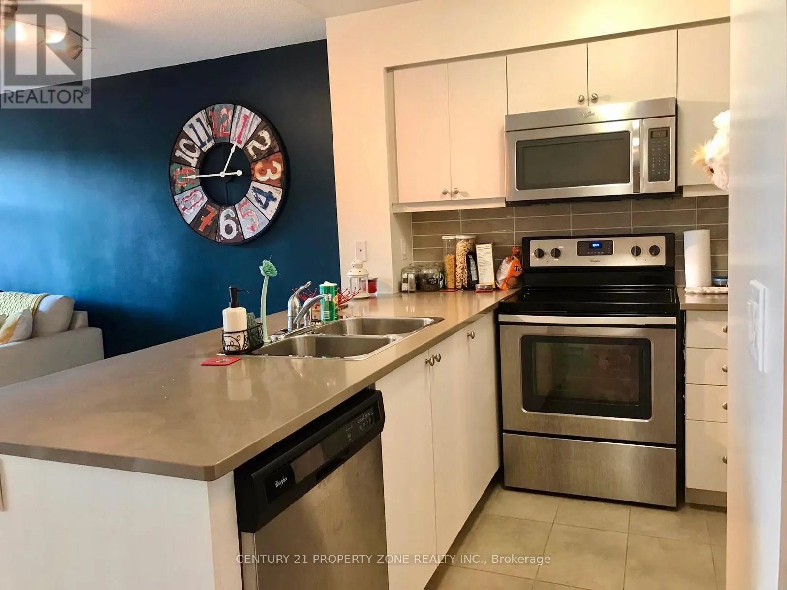 527 - 25 LOWER SIMCOE STREET
