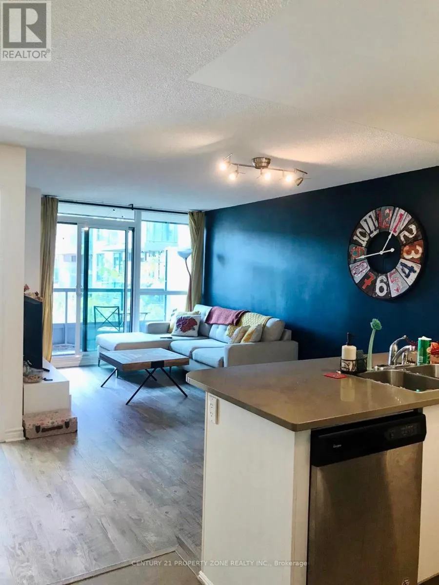 527 - 25 LOWER SIMCOE STREET
