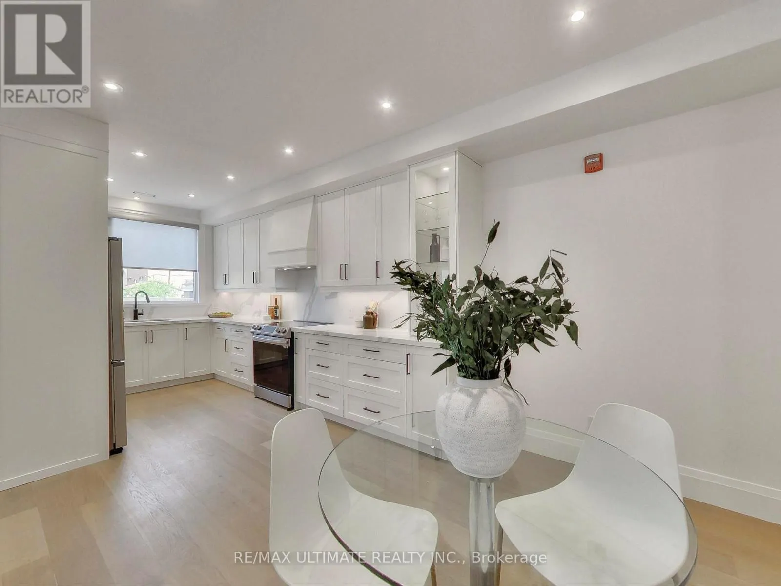 101 - 387 GLENHOLME AVENUE