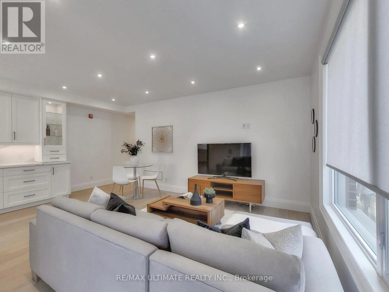 101 - 387 GLENHOLME AVENUE