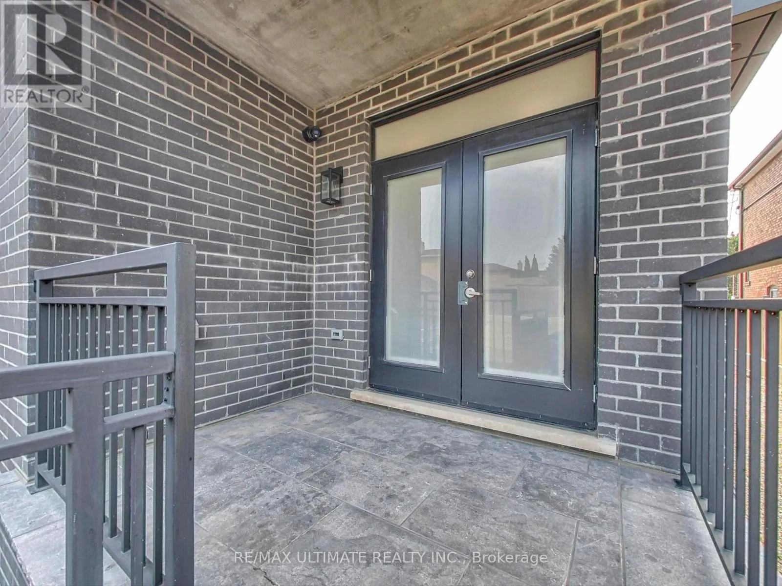 101 - 387 GLENHOLME AVENUE