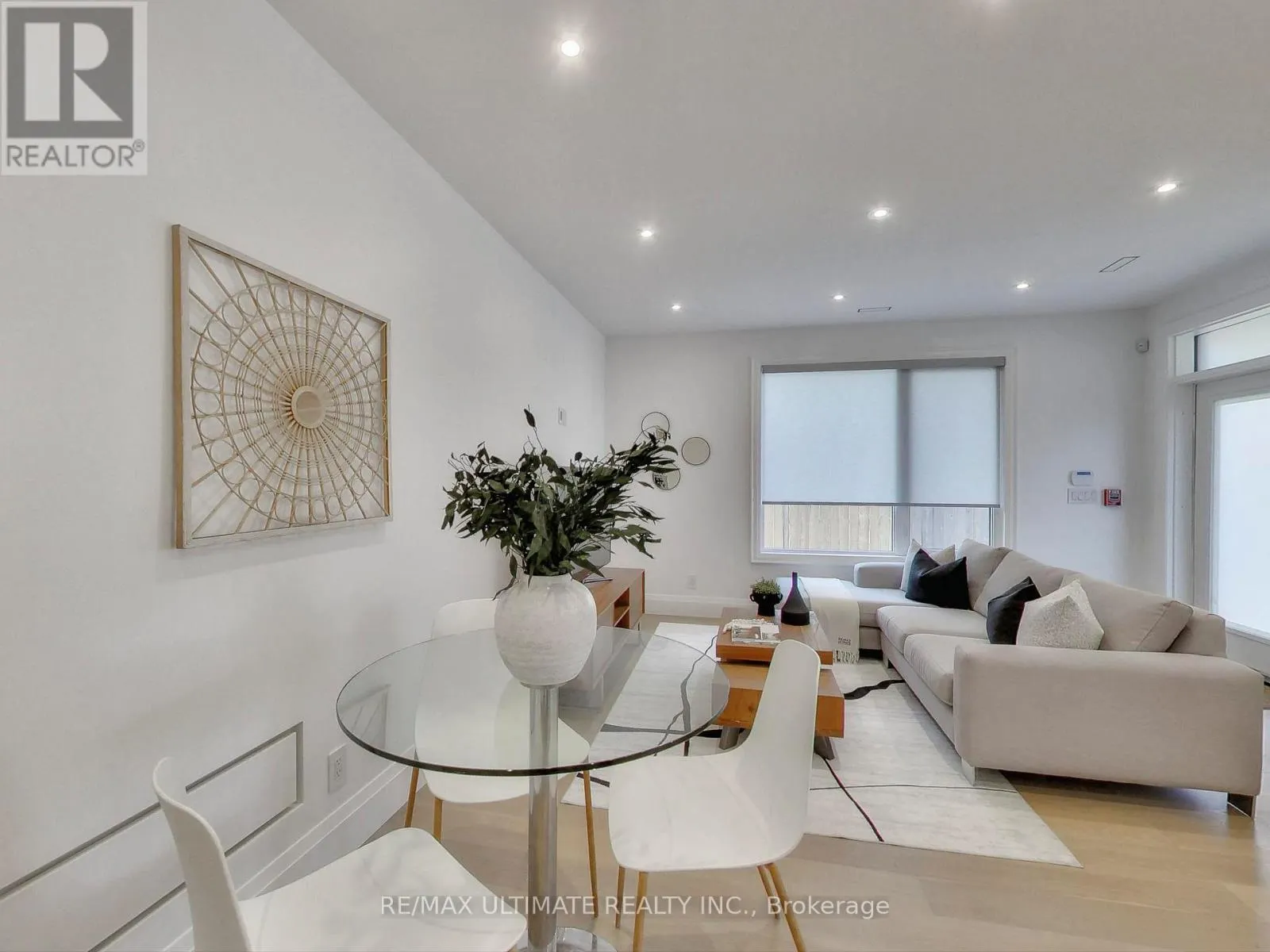 101 - 387 GLENHOLME AVENUE