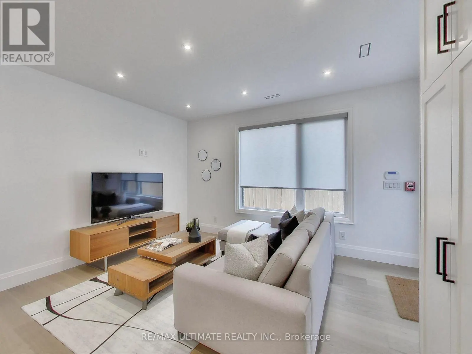 101 - 387 GLENHOLME AVENUE
