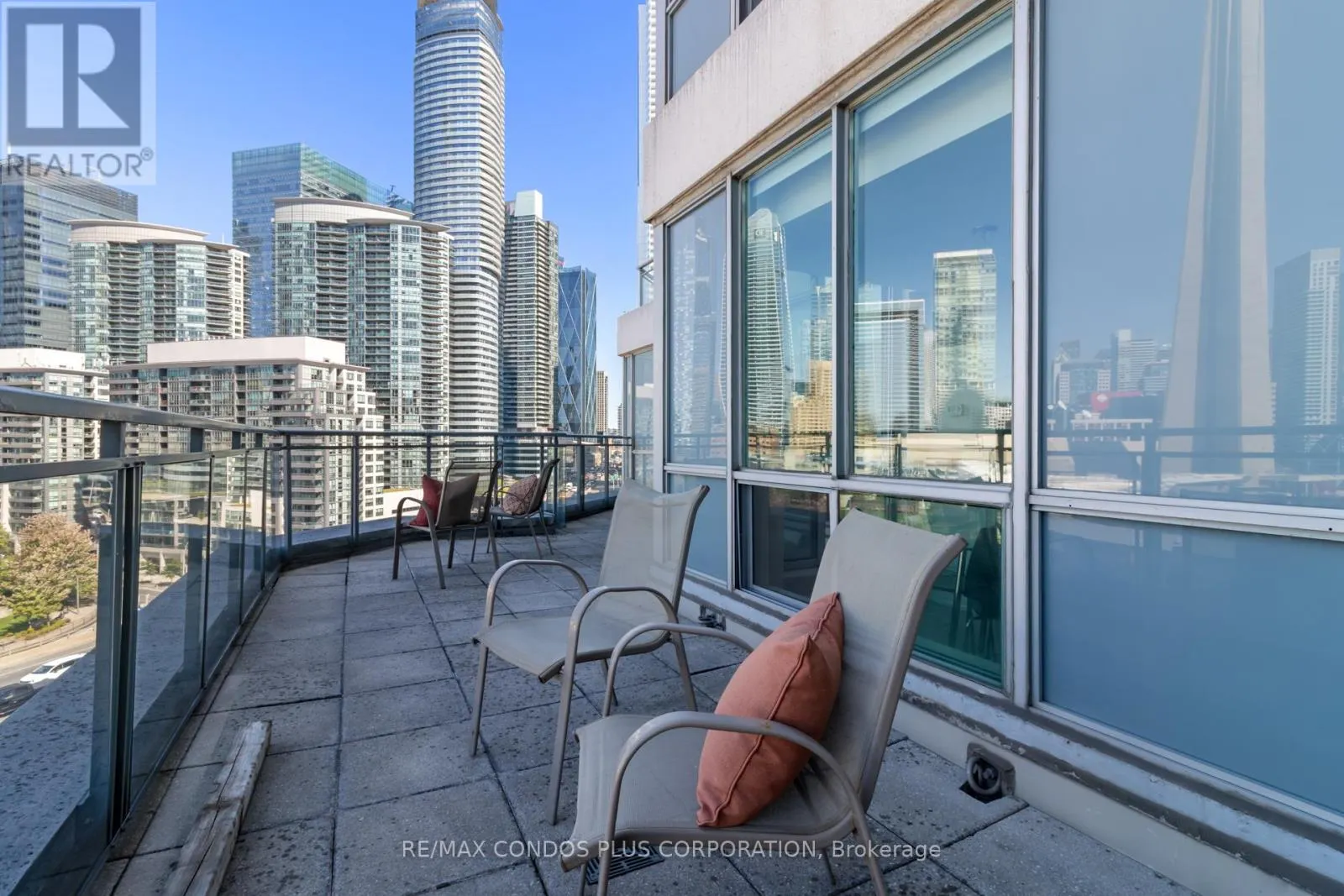 1215 - 230 QUEENS QUAY W