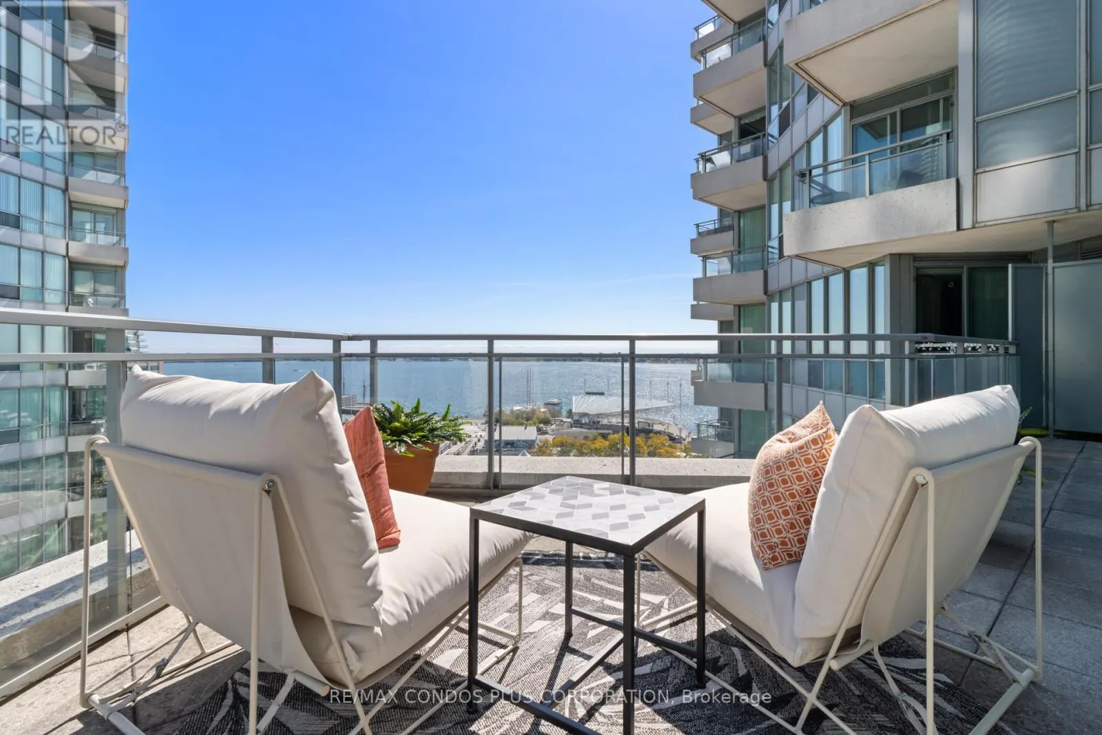 1215 - 230 QUEENS QUAY W