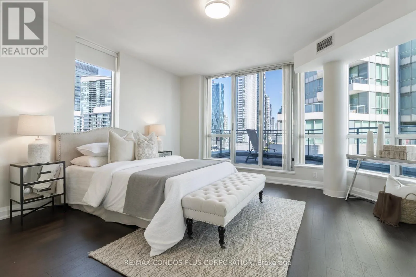 1215 - 230 QUEENS QUAY W