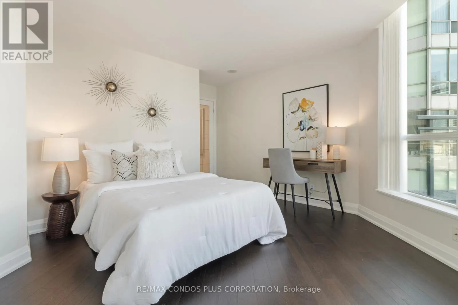1215 - 230 QUEENS QUAY W