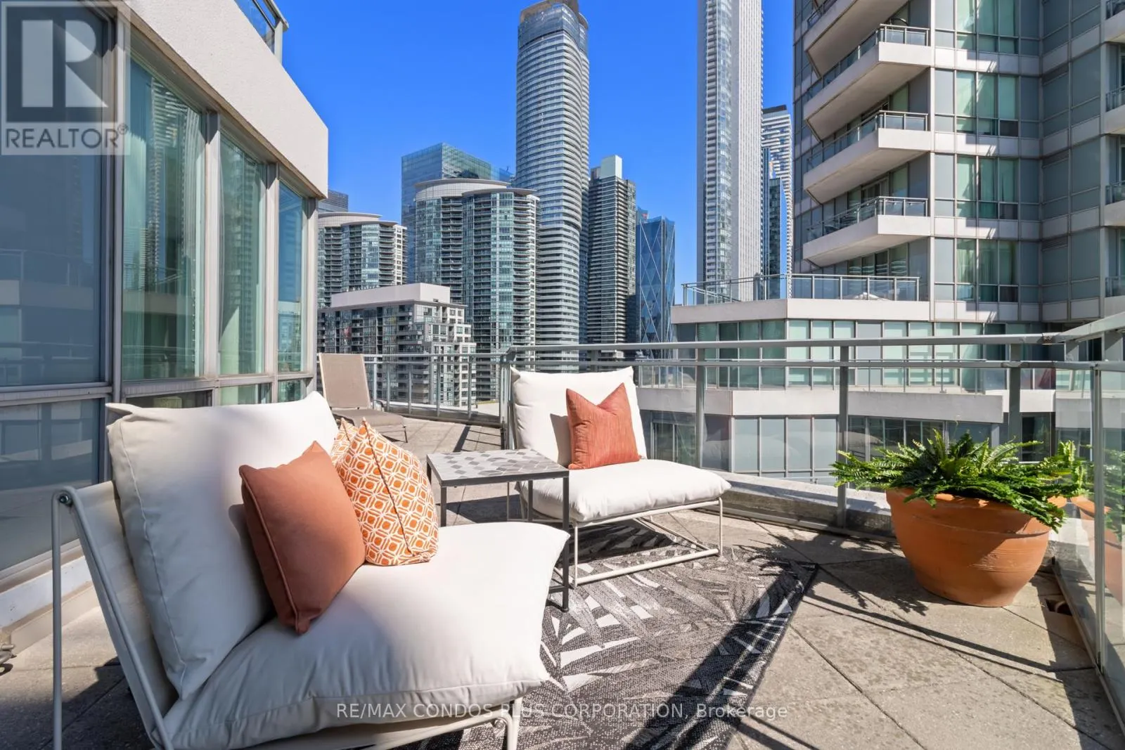 1215 - 230 QUEENS QUAY W