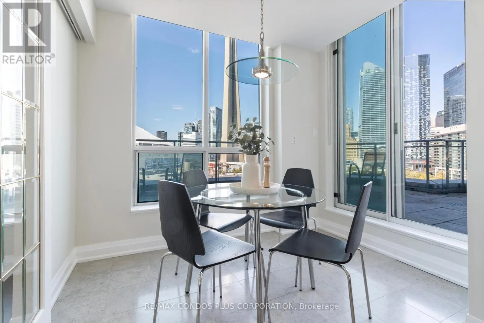 1215 - 230 QUEENS QUAY W