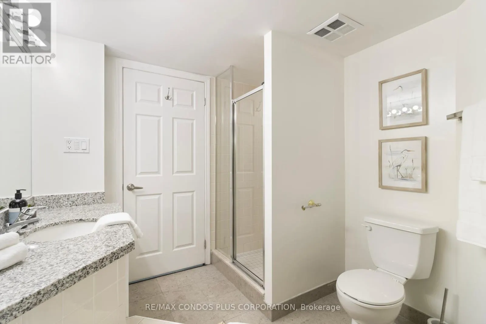 1215 - 230 QUEENS QUAY W