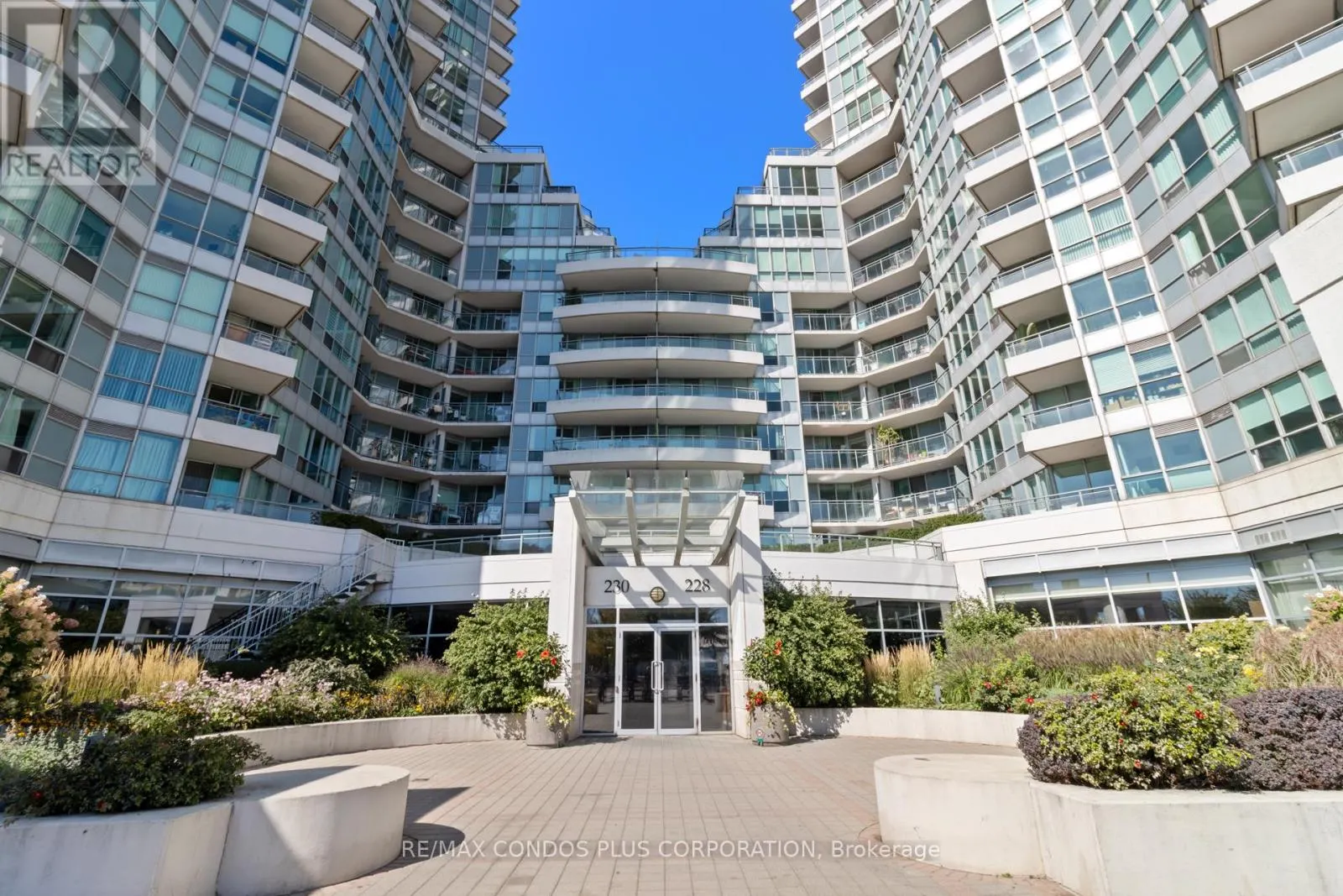 1215 - 230 QUEENS QUAY W