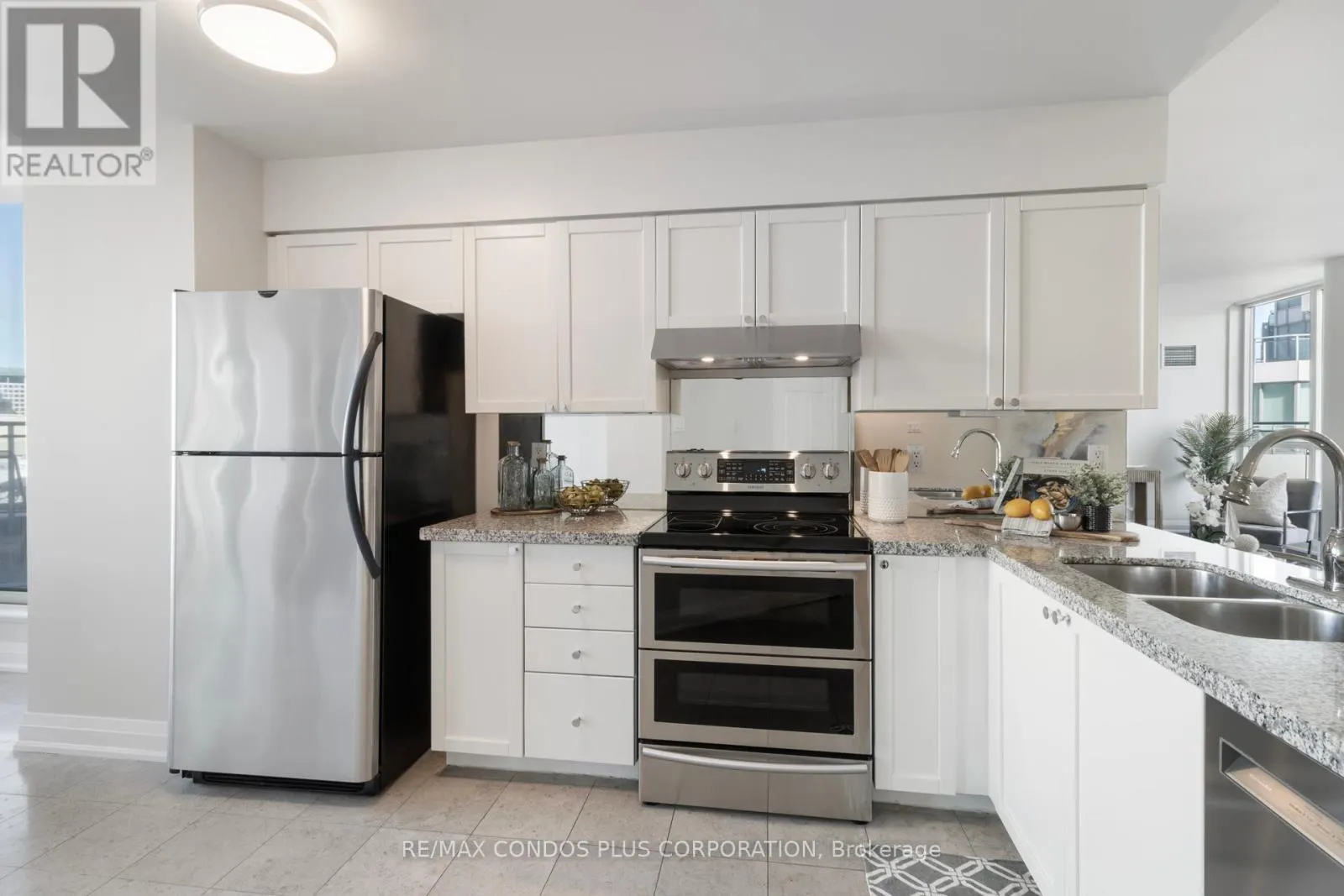 1215 - 230 QUEENS QUAY W