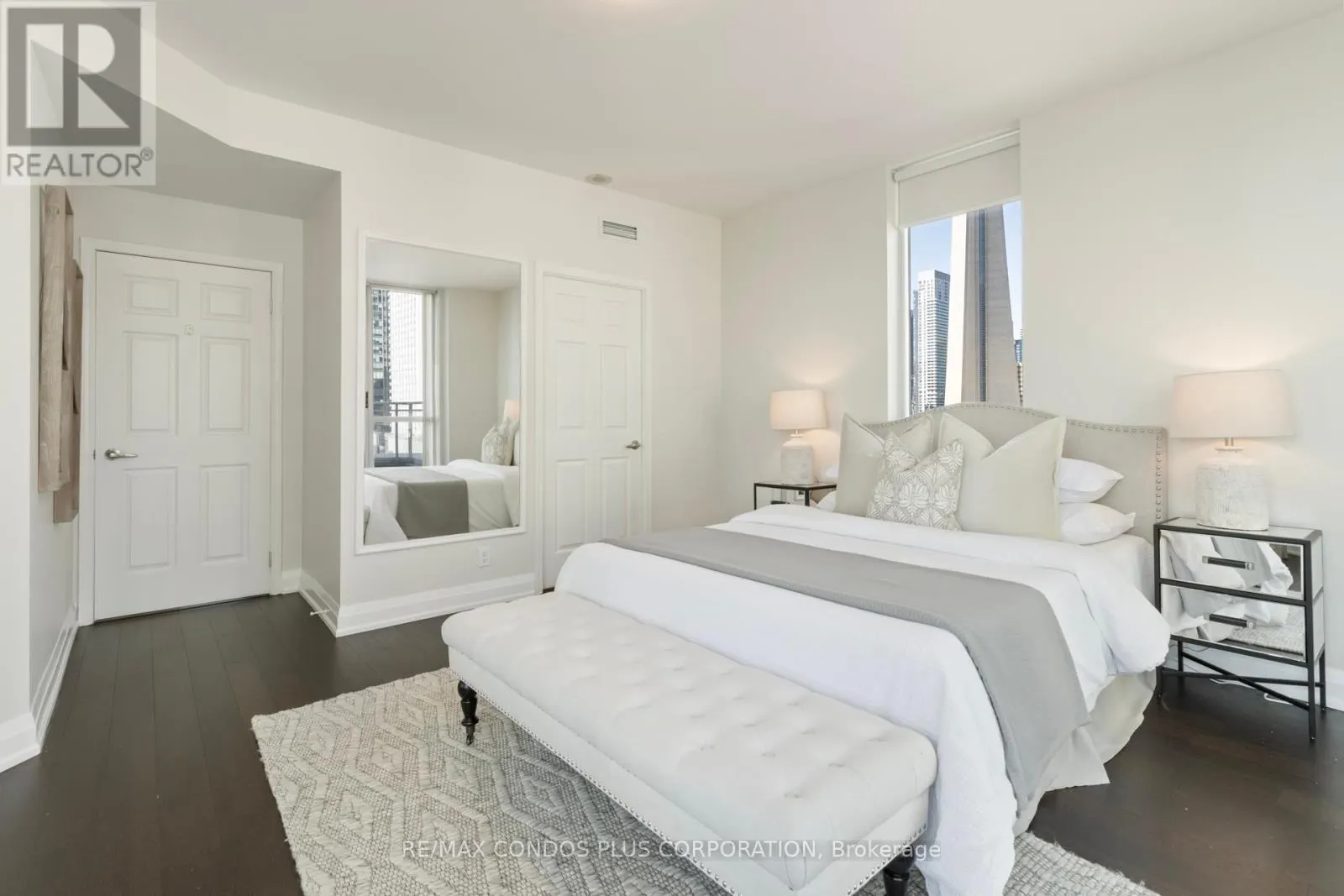 1215 - 230 QUEENS QUAY W