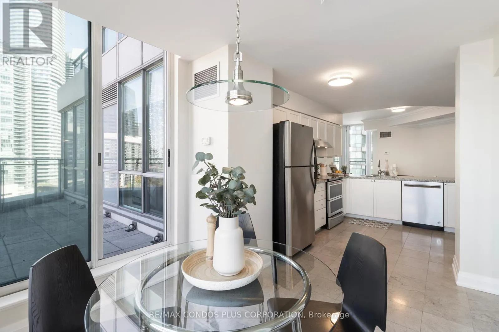 1215 - 230 QUEENS QUAY W