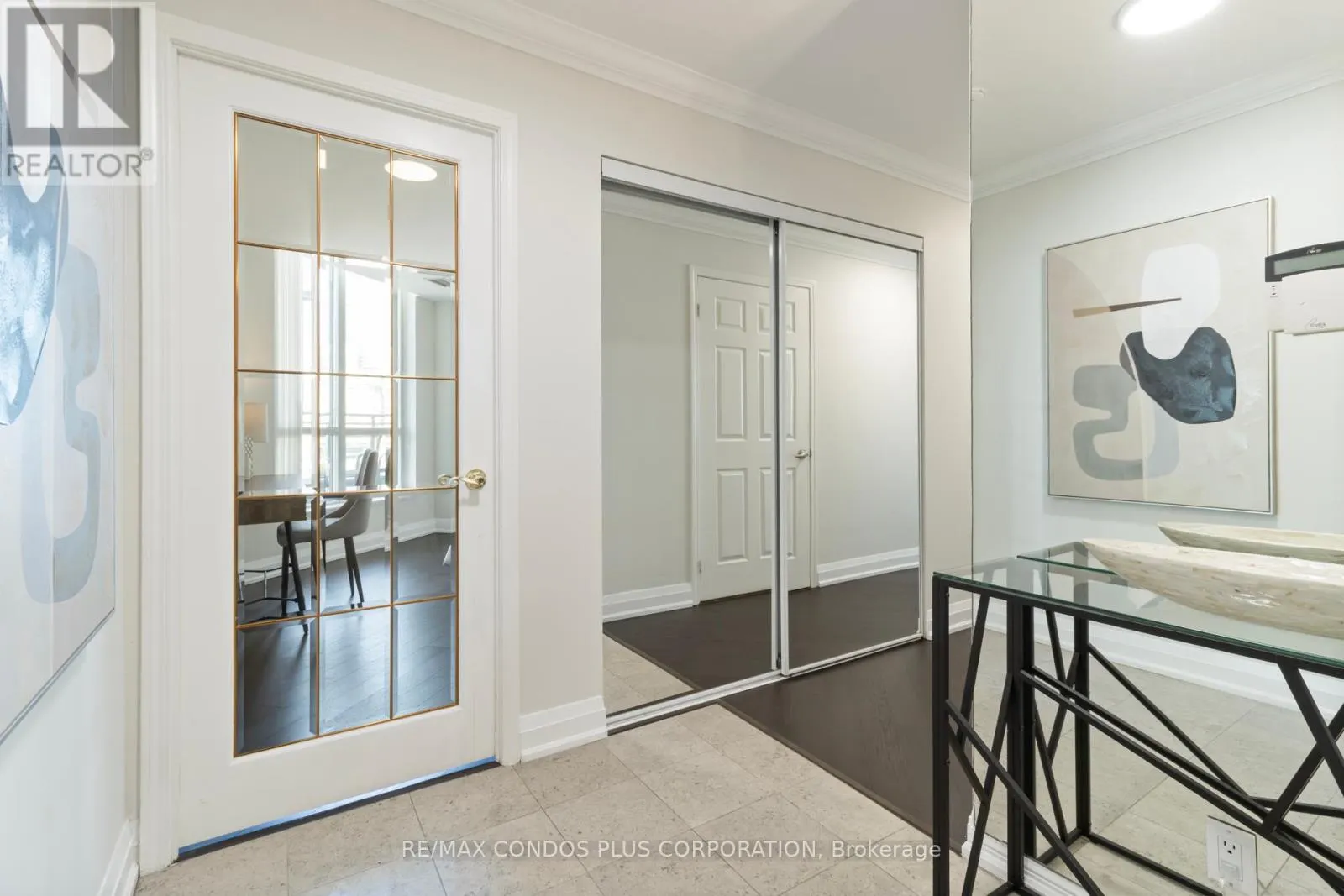 1215 - 230 QUEENS QUAY W