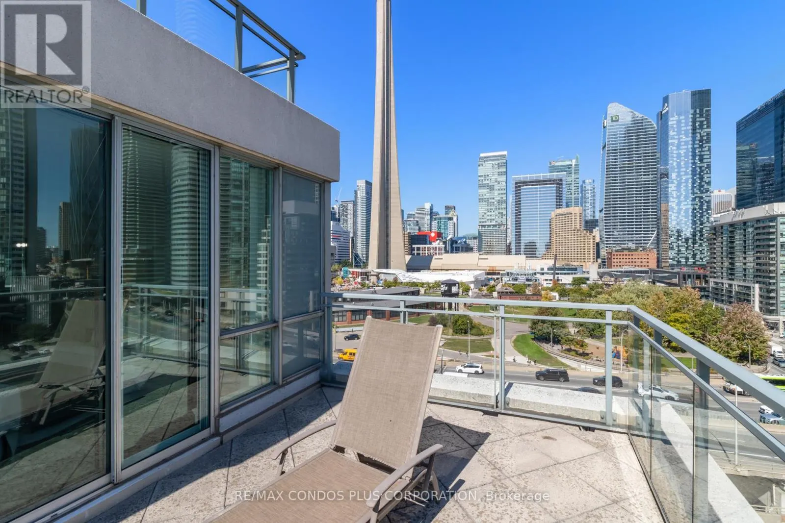 1215 - 230 QUEENS QUAY W