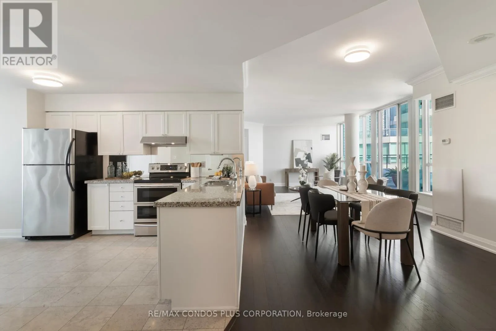 1215 - 230 QUEENS QUAY W